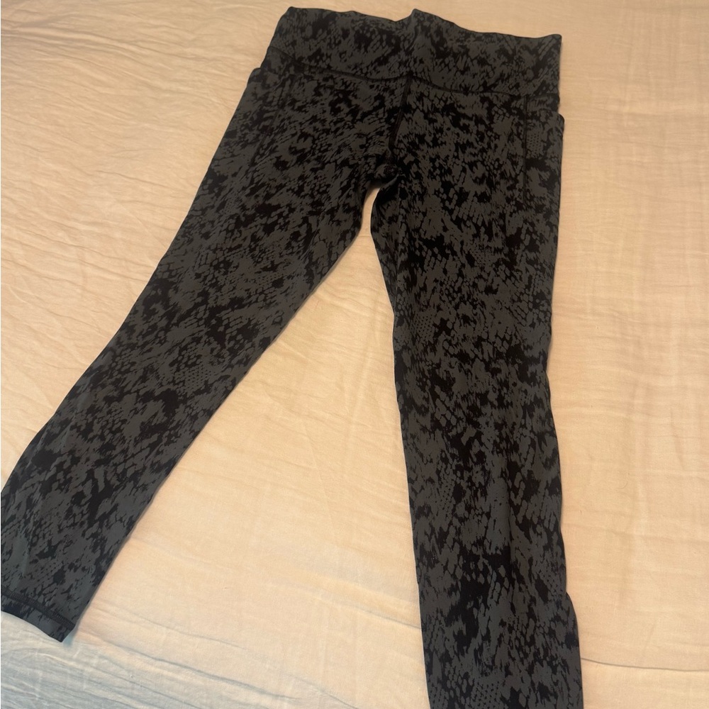 Athleta Salutation Stash High Rise 7/8 Legging